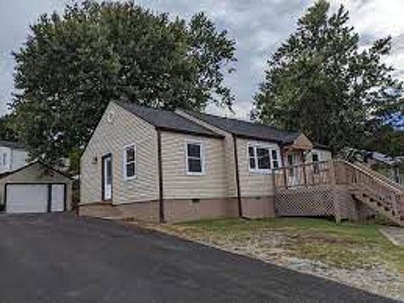 2nd image of 628 Algonquin Dr