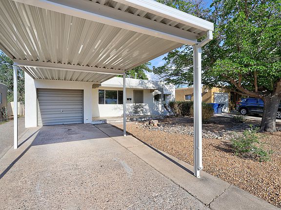 2nd image of 836 Alvarado Dr SE