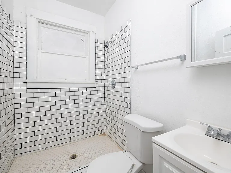 Sunset Heights - 610 Prospect Street — Photo 17