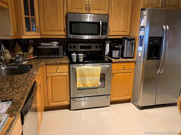 3rd image of 7125 Bay Dr APT 207