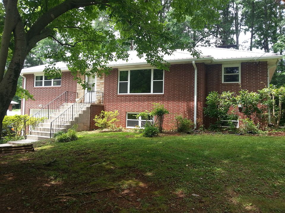 1st image of 839 Parkway Dr SE