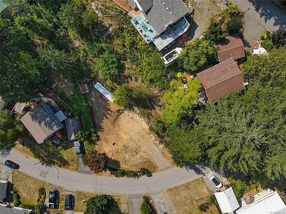 4th image of 528 Eagle Cres