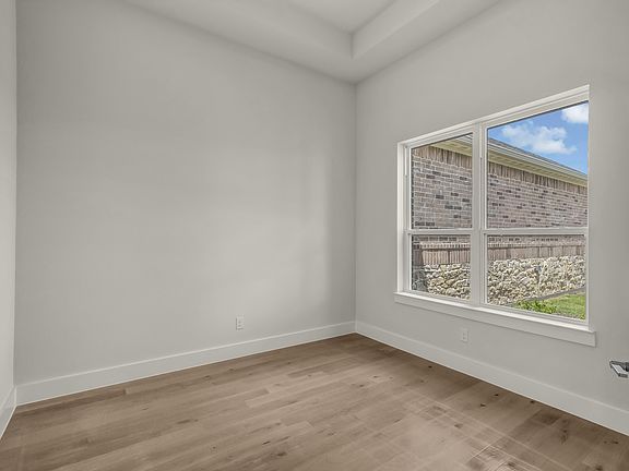 4th image of 1097 Woodland Rd