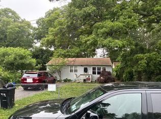 82 Hounslow Rd, Shirley, NY 11967