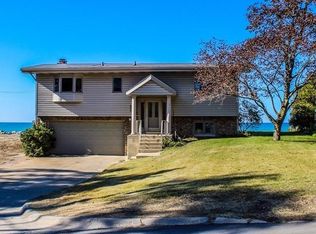 600 Lake Dr, New Buffalo, MI 49117