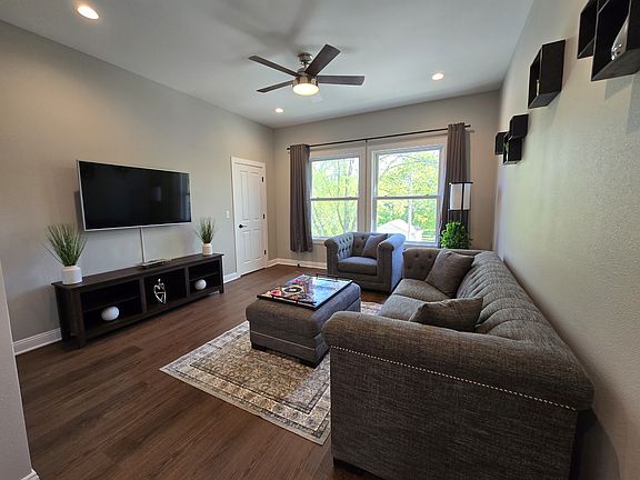 2nd image of 108 E Meinecke Ave #110