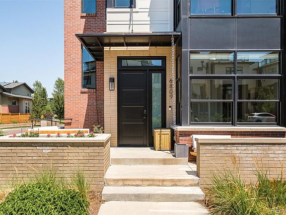 3rd image of 6809 E Lowry Boulevard