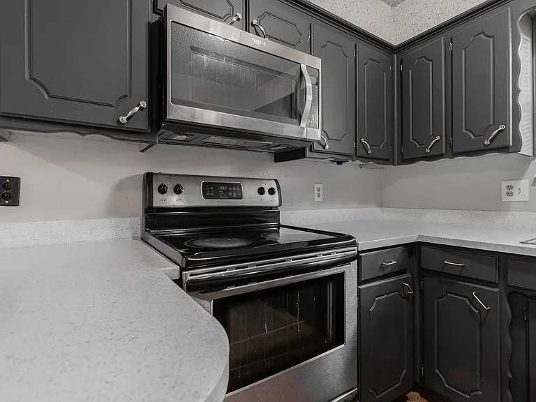 821 Peregrine Dr — Photo 16