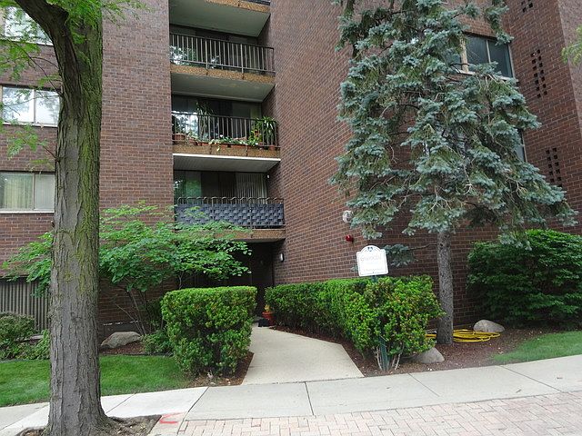 1st image of 11 W Green St APT 706