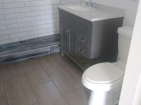 5th image of 722 N Park Ct