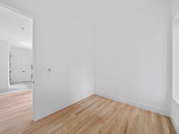 4th image of 452 W 36th St #5C