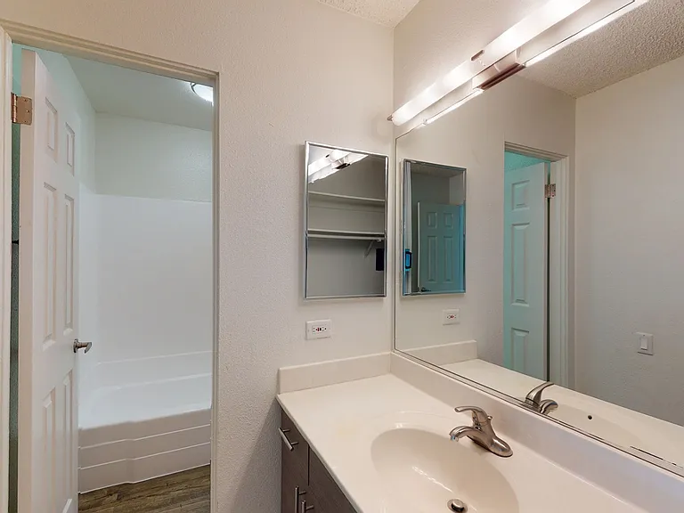 Eight 80 Newport Beach — Photo 92