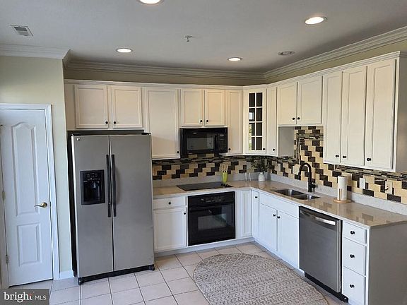 4th image of 303 Schooner Ln #102