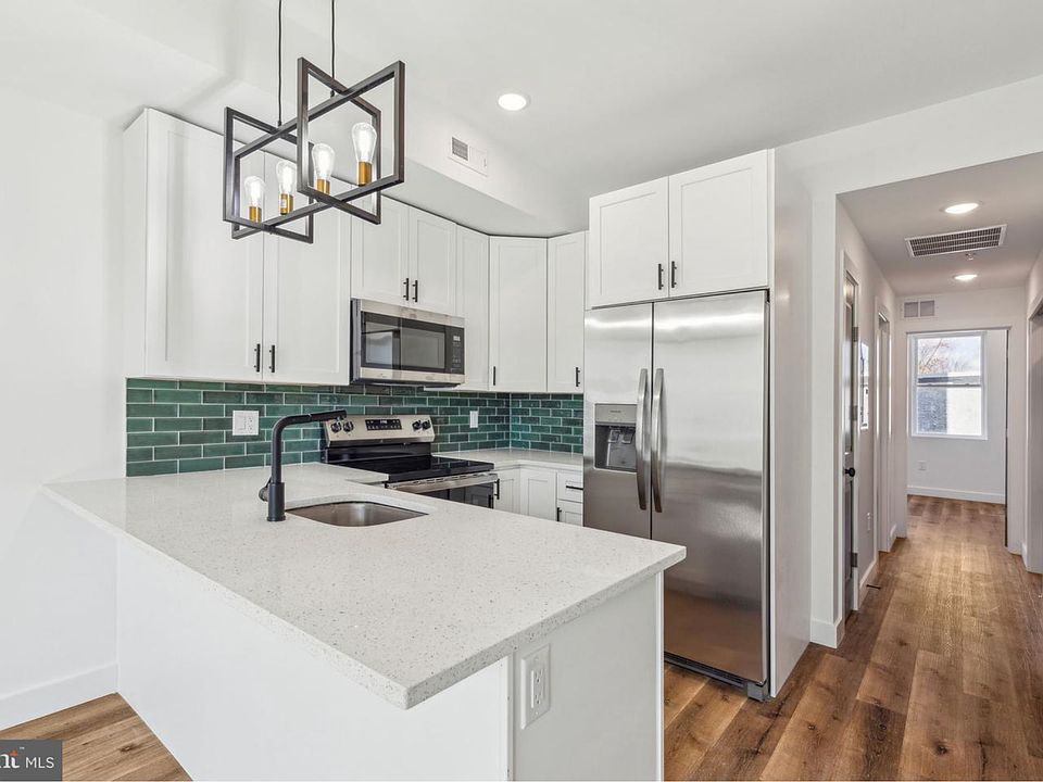 1st image of 415 W York St #2
