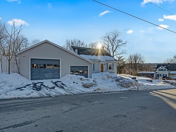 3rd image of 72 Youngs Rd