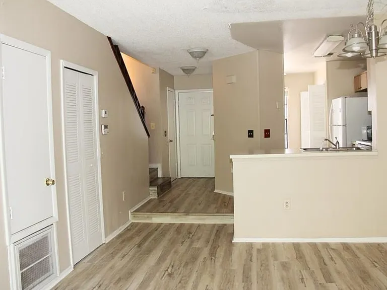 631 Clemson Dr — Photo 2