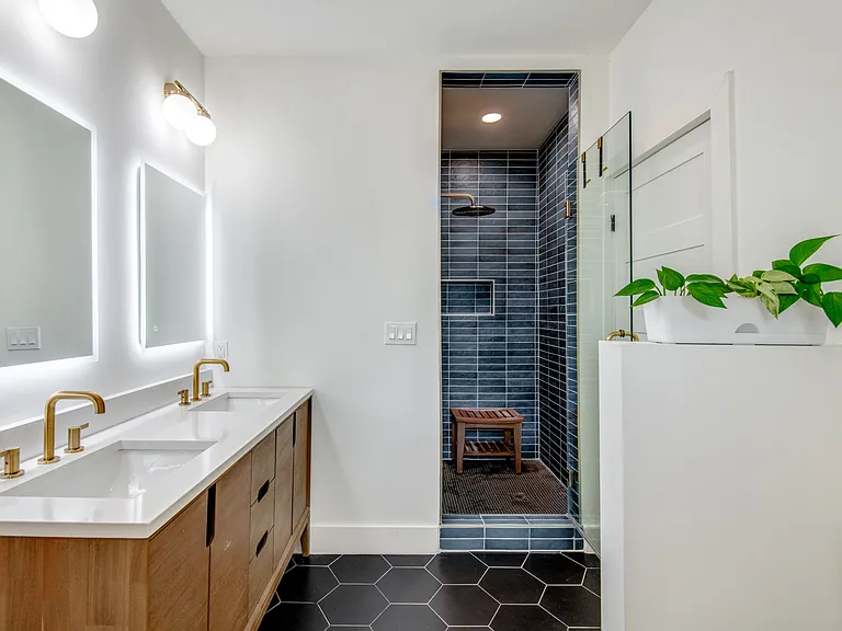 5400 Worth St — Photo 14