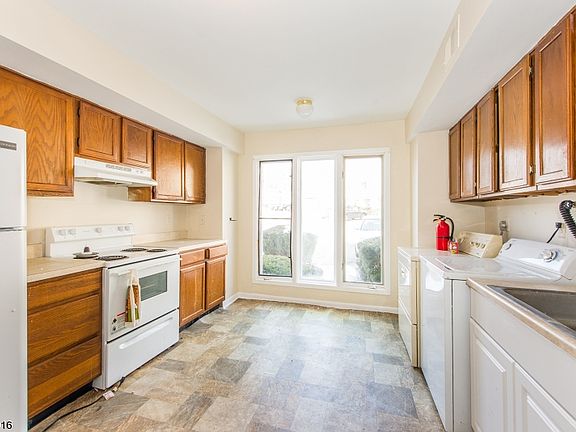 3rd image of 366 Mohegan Cir #366
