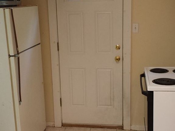 4th image of 2007 Tremont Ave APT B
