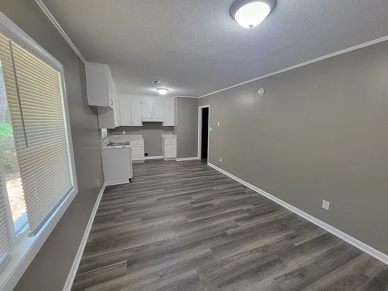 126 Hillside Dr — Photo 4