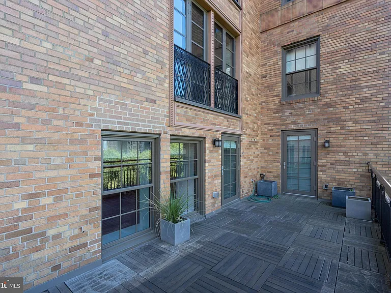 219 S 18th St #29-709 — Photo 23