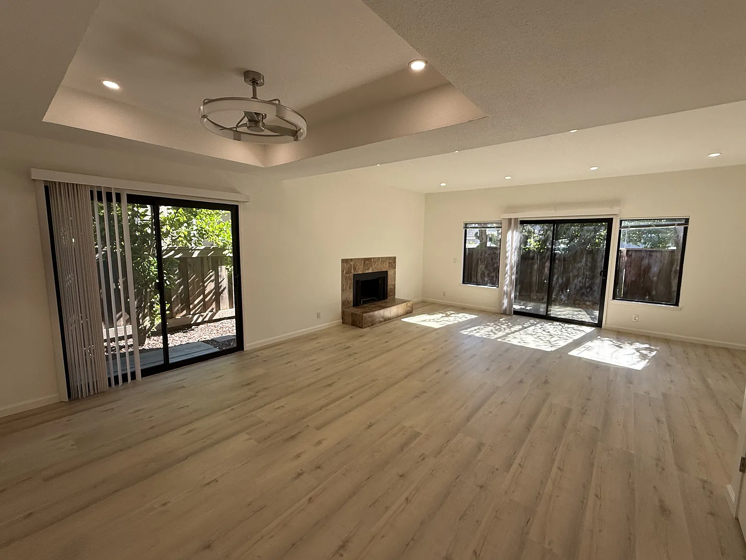 3 bed, 2.5 bath, 1618 sqft, $5,250 — Photo 3