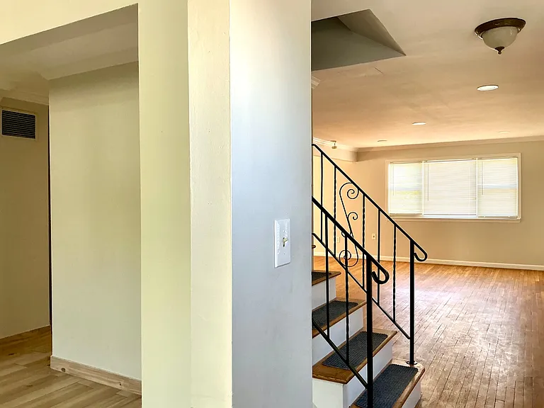 300 Jefferson Ave #1 — Photo 5