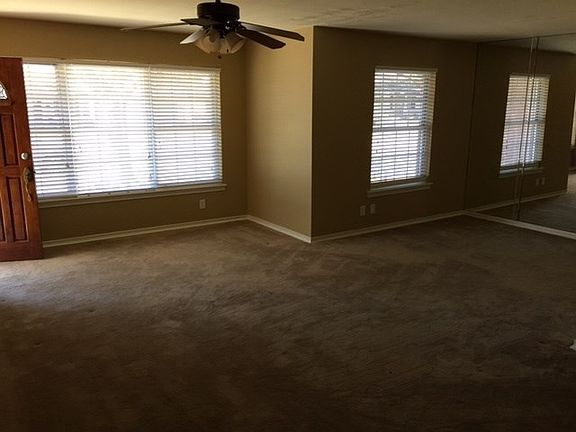 5th image of 9212 Leaside Dr