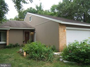 162 S Fox Rd, Sterling, VA 20164