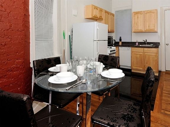 3rd image of 440 W 45th St APT 5R