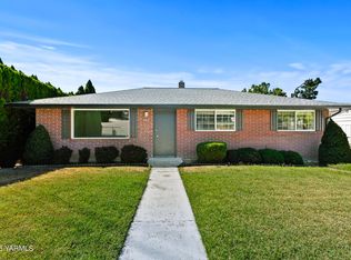702 W Cherry Ave, Selah, WA 98942
