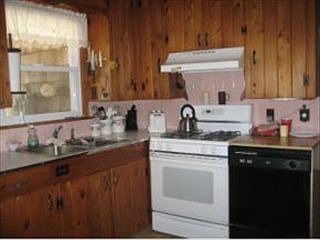 2nd image of 5 E Hollybanks Ln