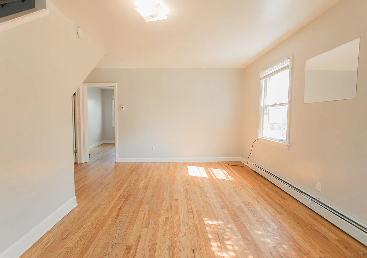 6-Bedroom House Right on The Hill - Between 11th & 12th on Penn — Photo 1