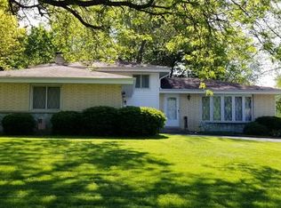 6718 Bentley Ave, Darien, IL 60561