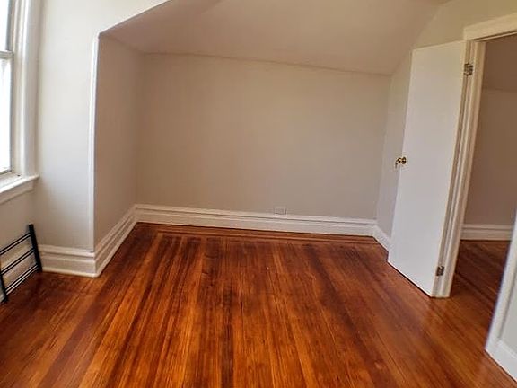 4th image of 2729 Matthews Ave #3
