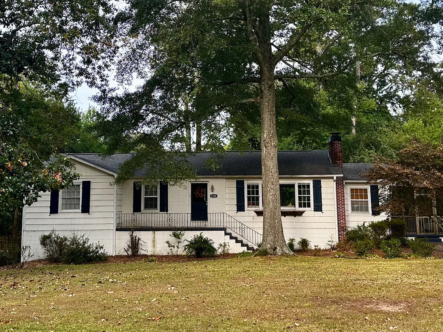 1334 Columbia Dr — Photo 2