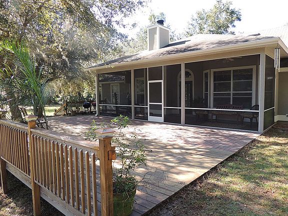 approx 900 sq ft of patio/deck