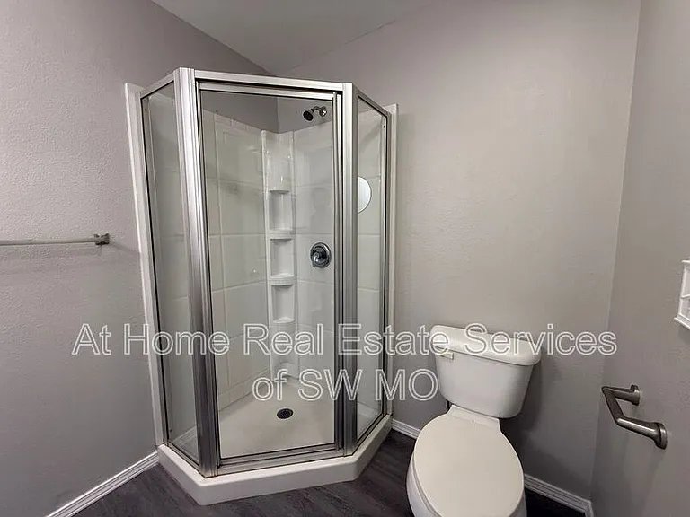 2940 W Walnut St — Photo 13