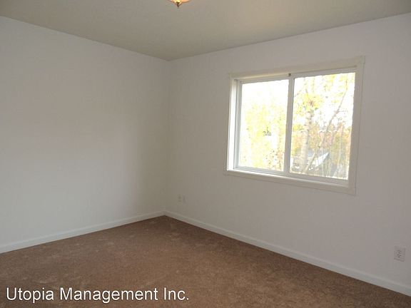 3rd image of 703 NE Roberts Ave #11718980