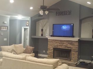 6916 County Line Dr, Lula, GA 30554