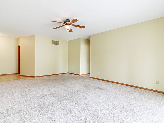 3rd image of 4725 Westchester Dr NE #1