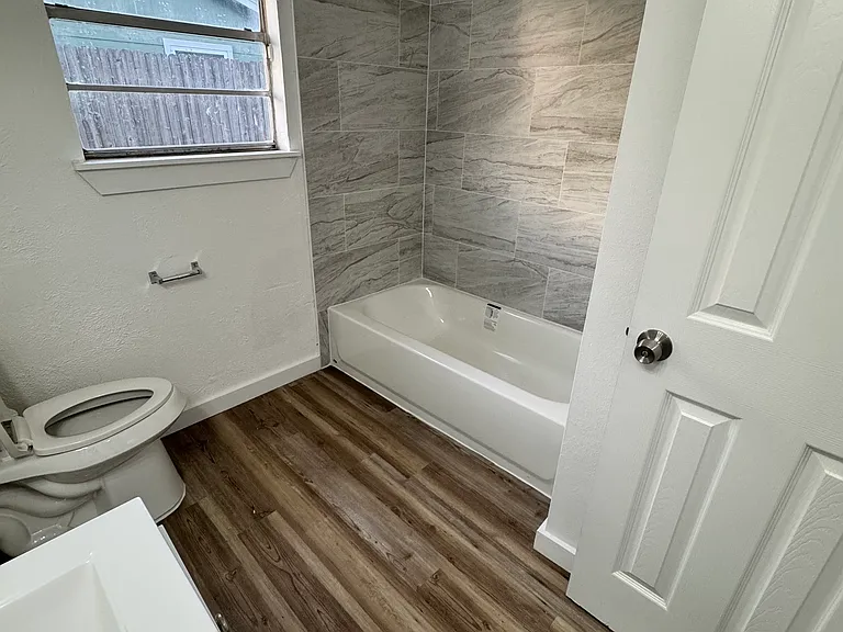 108 E Kirby St — Photo 14
