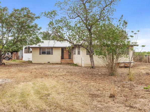 509 W County Road 678, Natalia, TX 78059