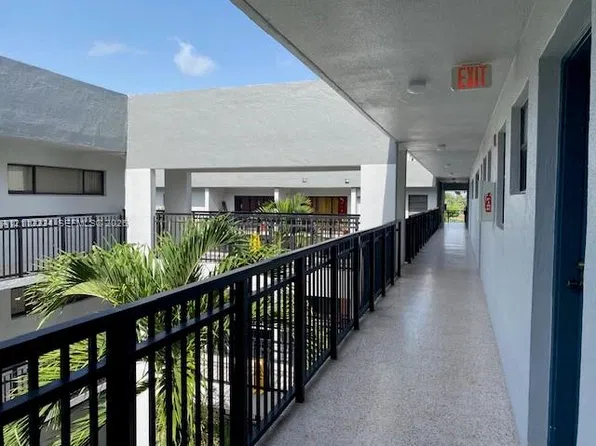 650 NE 149th St #F303, Miami, FL 33161