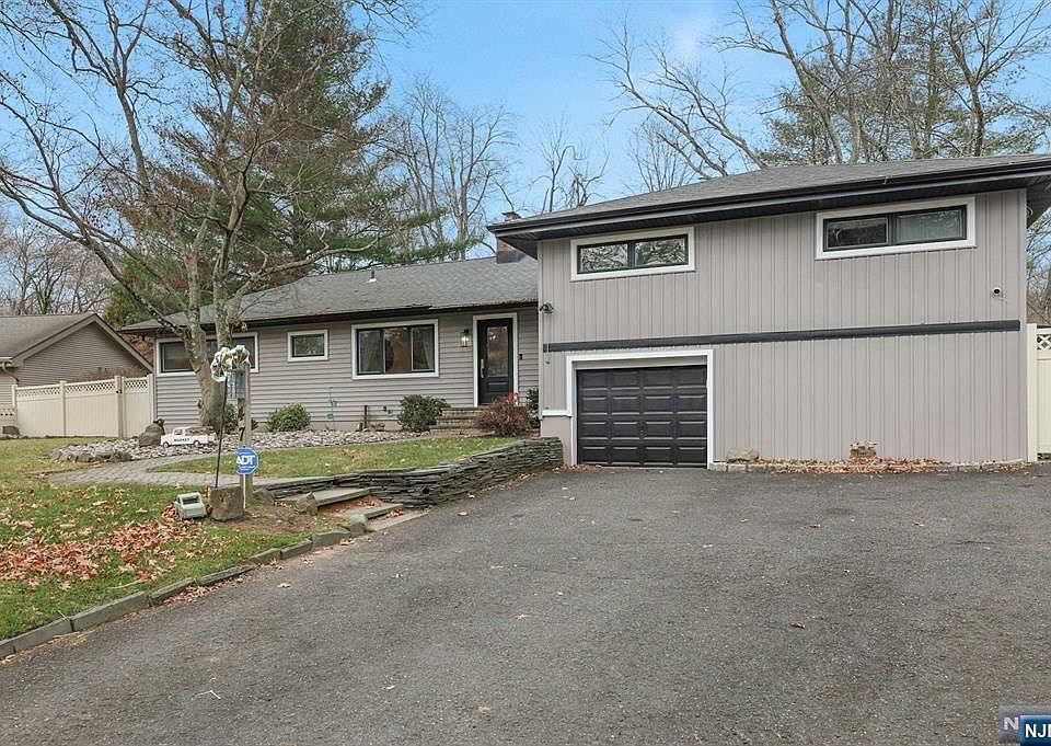 1st image of 47 Forest Dr