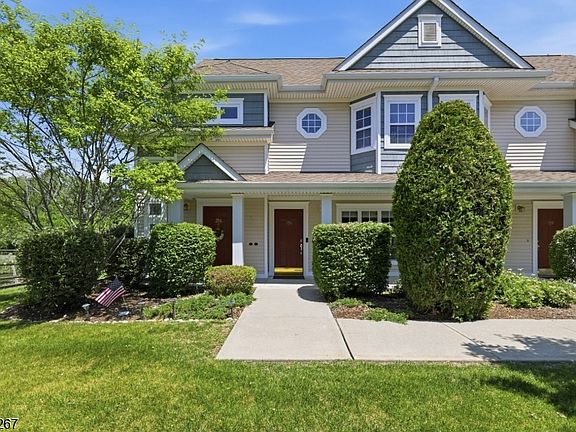 3rd image of 156 Old Farm Dr