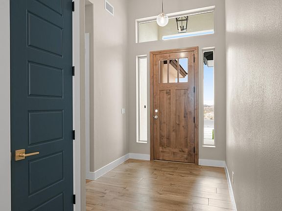 5th image of 320 Emerald Rise Dr