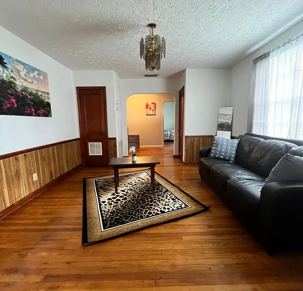 4 bed, 1960 sqft, $2,180 — Photo 3