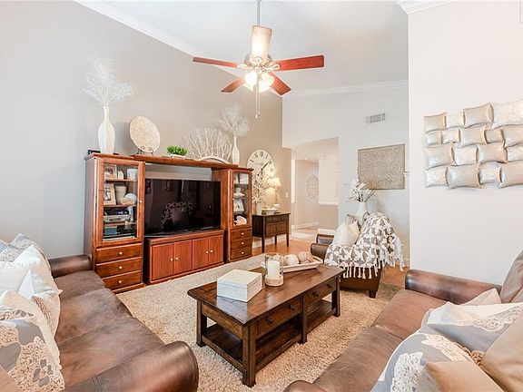 4th image of 3045 N Orleans Way