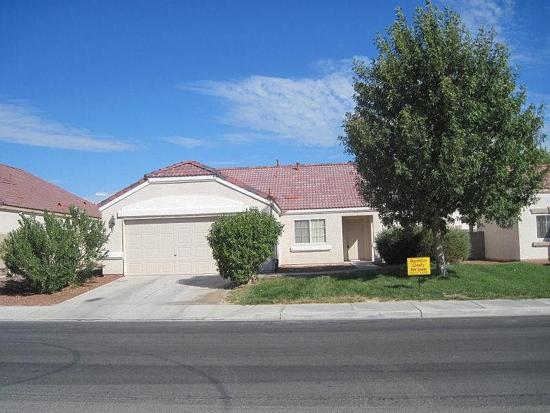 1st image of 2604 W El Campo Grande Ave